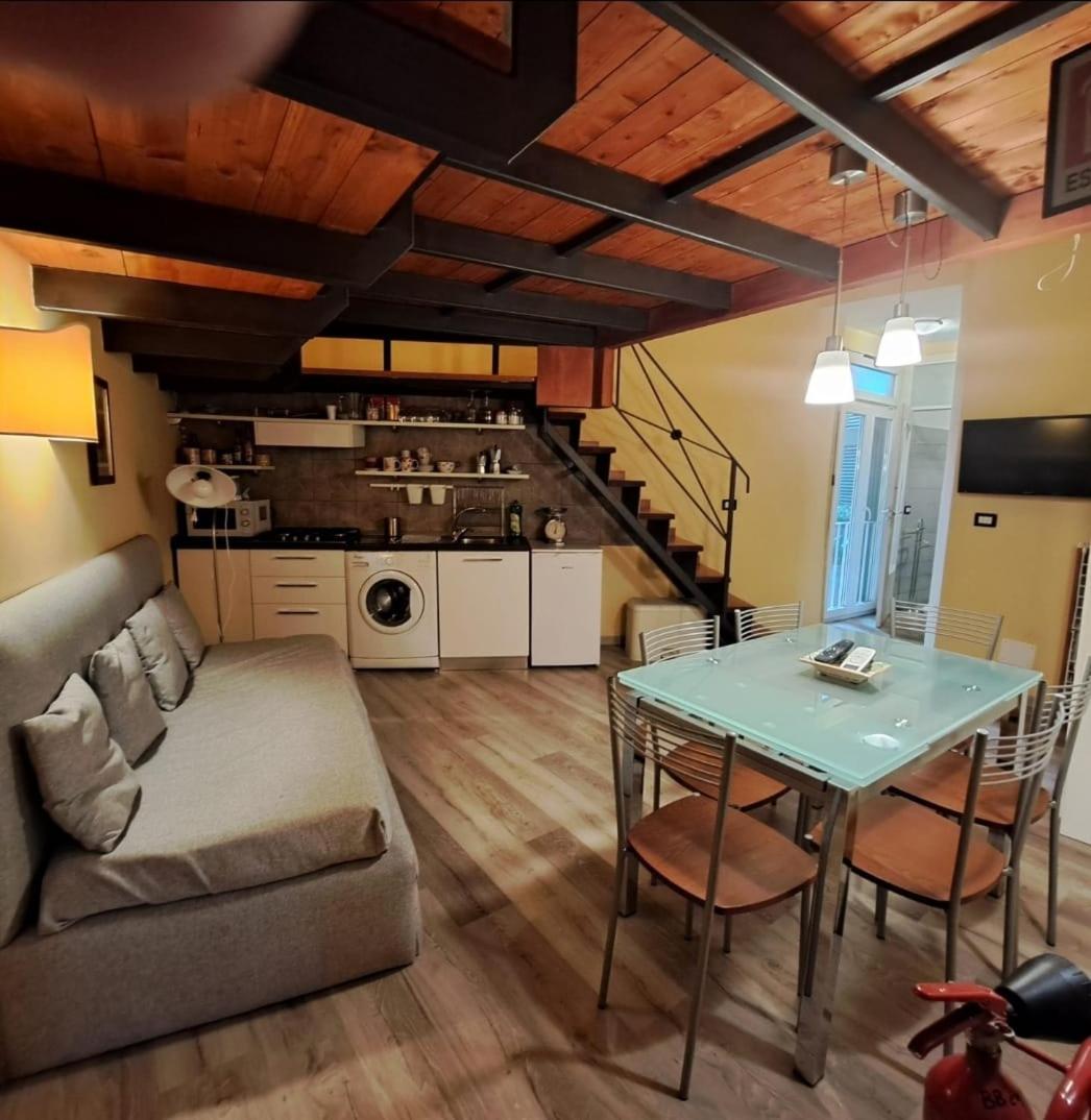 Guide Tour Apartments เนเปิลส์ ภายนอก รูปภาพ