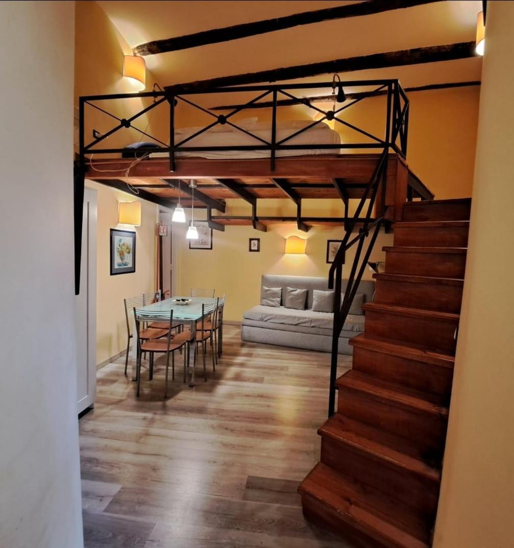 Guide Tour Apartments เนเปิลส์ ภายนอก รูปภาพ