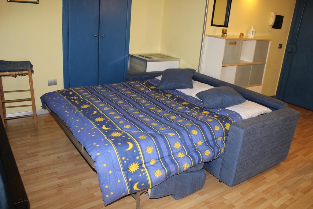 Guide Tour Apartments เนเปิลส์ ภายนอก รูปภาพ