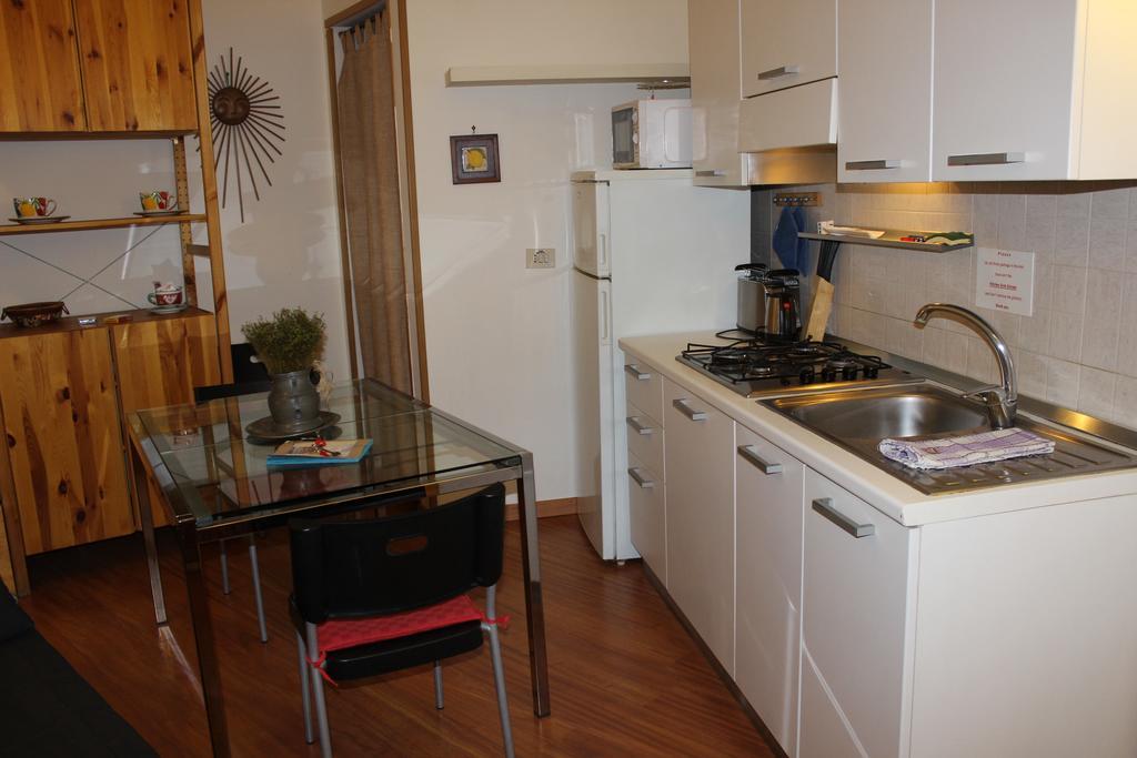 Guide Tour Apartments เนเปิลส์ ภายนอก รูปภาพ