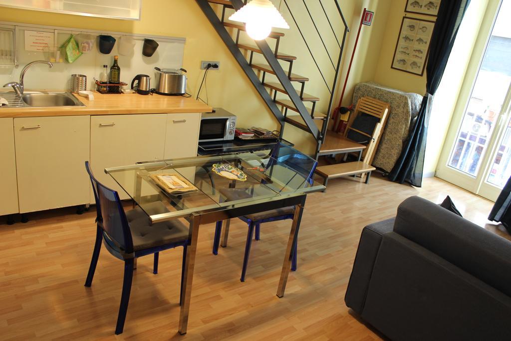 Guide Tour Apartments เนเปิลส์ ภายนอก รูปภาพ