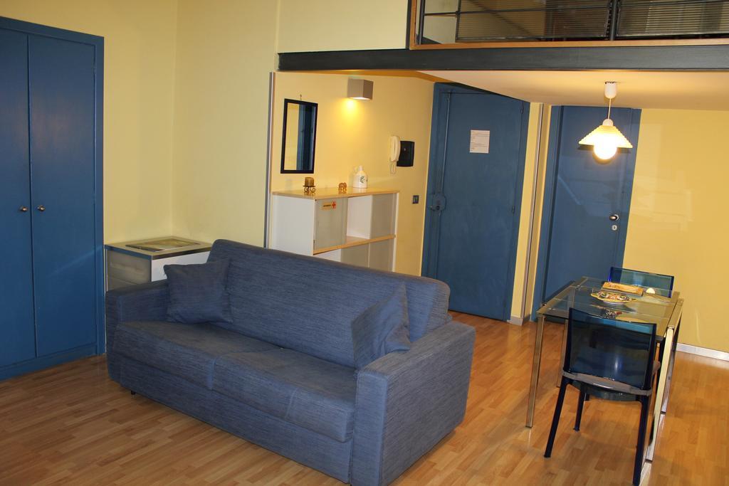 Guide Tour Apartments เนเปิลส์ ภายนอก รูปภาพ